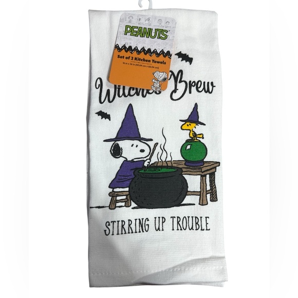 Peanuts Snoopy 2 Pack Halloween Kitchen Towels - Picture 1 of 2